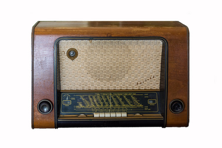 在白色背景上的古董棕色收音机