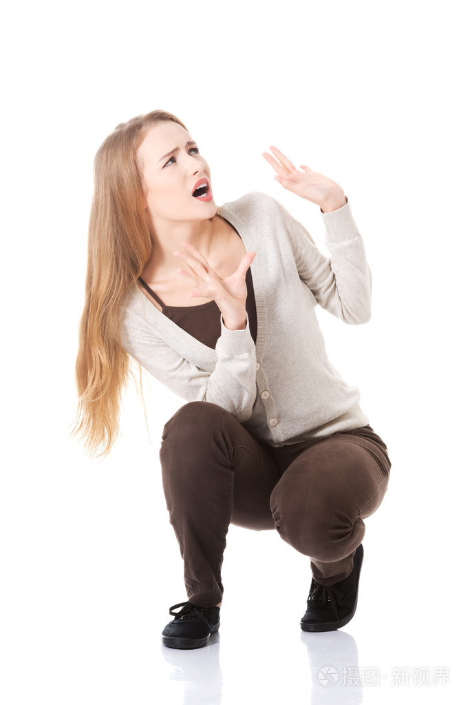 女人蹲从某事在她上面重