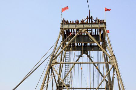 Torre de perforacin en una mina de hierro de la perforacin