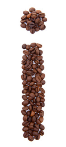 字母表从孤立的白色衬底上的咖啡豆