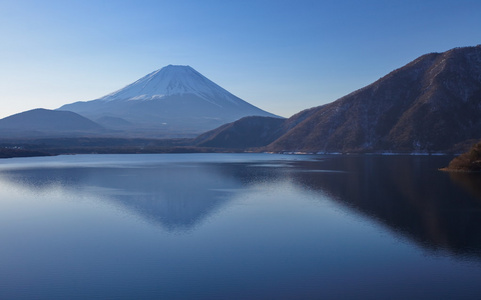 山富士在冬天