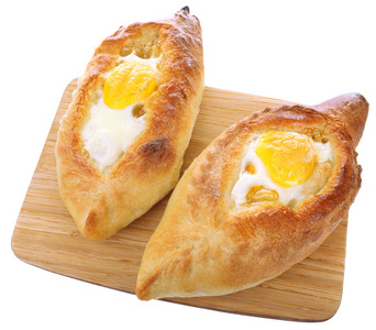 阿 khachapuri 上白色孤立