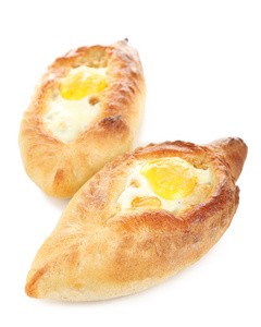 阿 khachapuri 上白色孤立