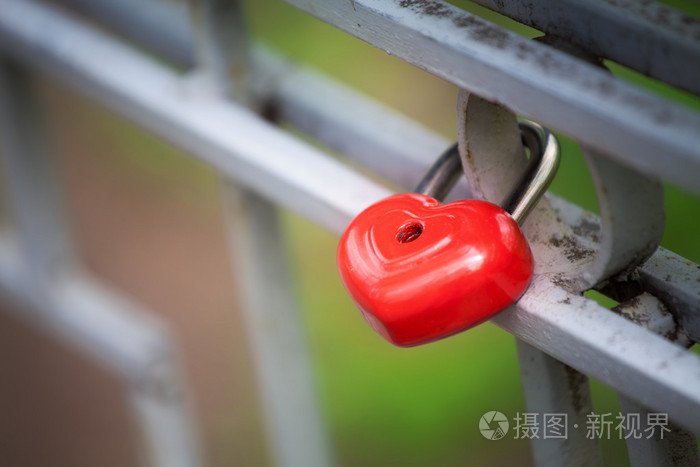 红锁在心的形状