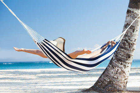 吊床上海滩图片