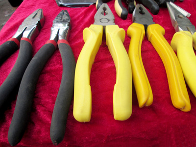 很多工具很多黄色