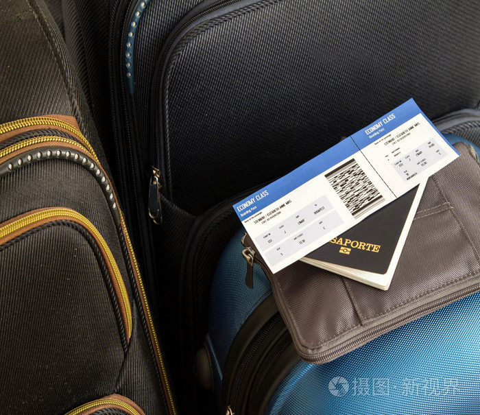 航空公司机票, 护照和行李