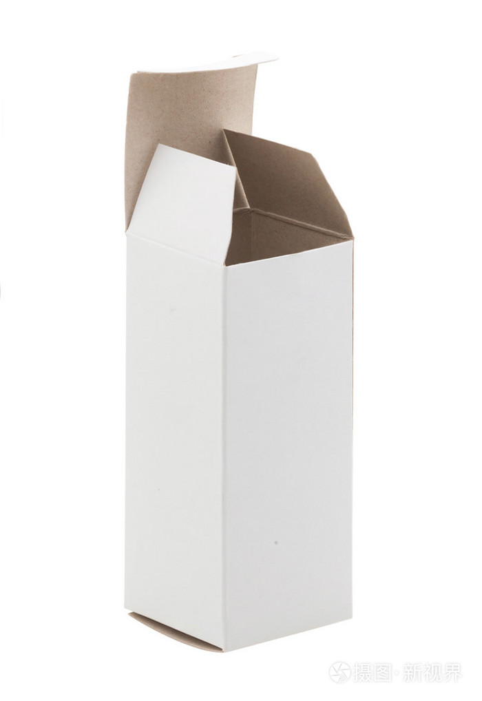 一个小的白色纸板盒,白背上孤立的特写