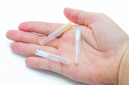 Syringe with needlein han