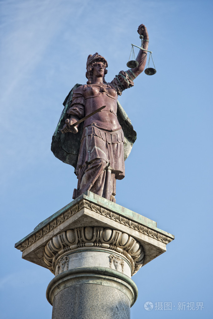 美国正义女神雕像图片