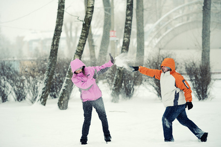 打雪仗 唯美图片