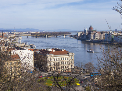 在匈牙利首都布达佩斯。多瑙河和 pesht 从布达城堡区视图