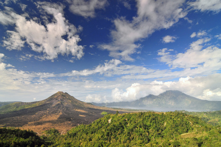 火山在印度尼西亚巴厘岛上的风景
