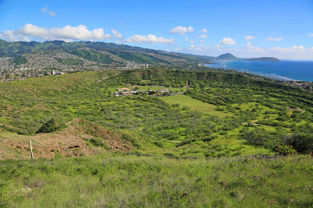 绿色的钻石头火山口