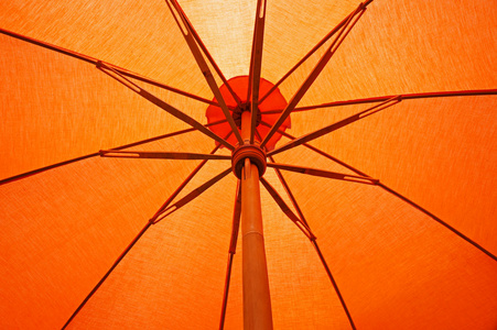 五颜六色的伞为背景的图片