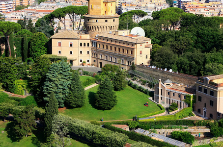 从 st 梵蒂冈花园鸟瞰彼得大教堂，罗马，ita