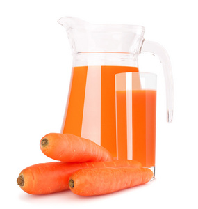 胡萝卜蔬菜汁在玻璃壶