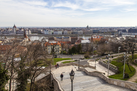 布达佩斯，匈牙利，在 2014 年 3 月 24 日。多瑙河和 pesht 从布达城堡区视图