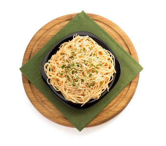 白色背景上的面条面条照片