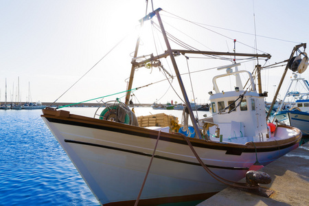 在西班牙阿利坎特港 javea xabia fisherboats