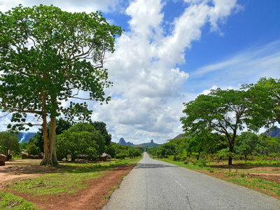 风光。在村子里路。非洲莫桑比克