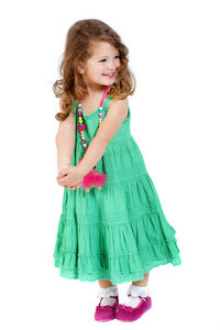 微笑着可爱的小女孩，用绿色的裙子