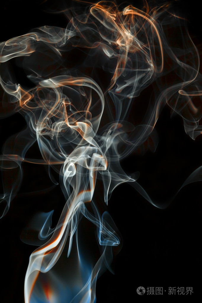 色彩抽象烟孤立黑色背景页