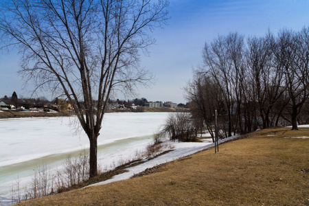 vue sur la rivire richelieu au printemps