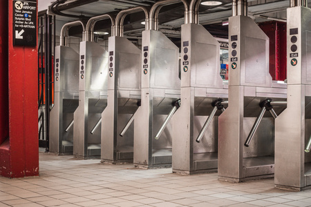 地铁旋转栅门照片