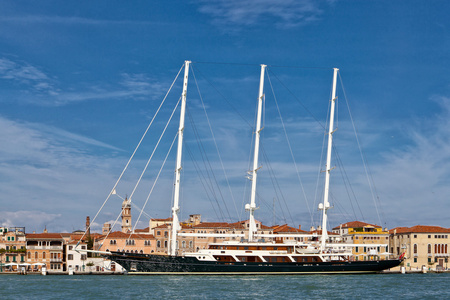 巨大的三桅帆船摄影图