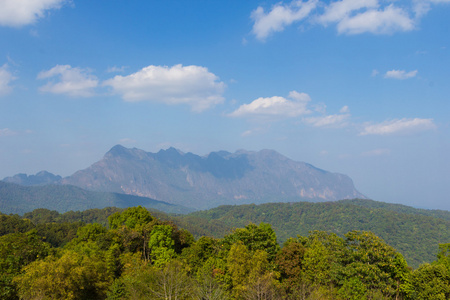 景观高视图山背景在 doi 湄塔曼蒋