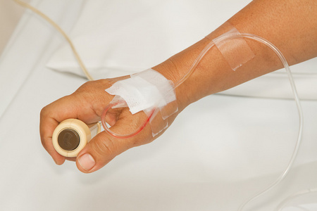 用手按压急诊护士呼叫按钮照片