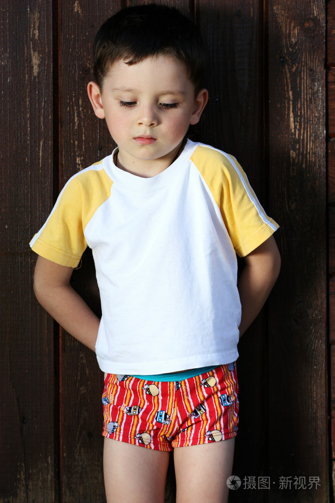 漂亮的小男孩的肖像