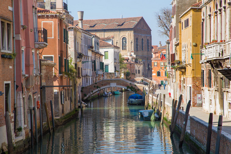 威尼斯看运河窗体桥浦 dei gesuiti