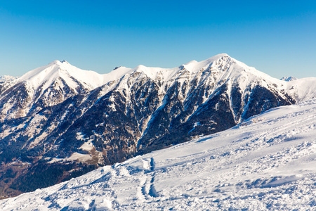 滑雪度假村加施