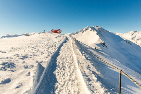 滑雪度假村加施