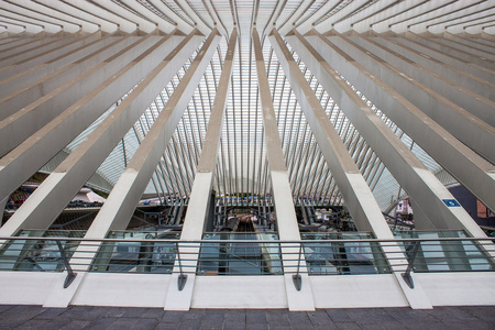 未来派的烈日 guillemins 火车站