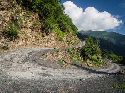 在山的路