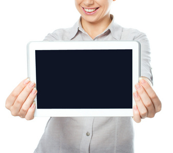 显示空白的水平平板电脑屏幕的女人