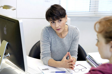 女孩访问医生