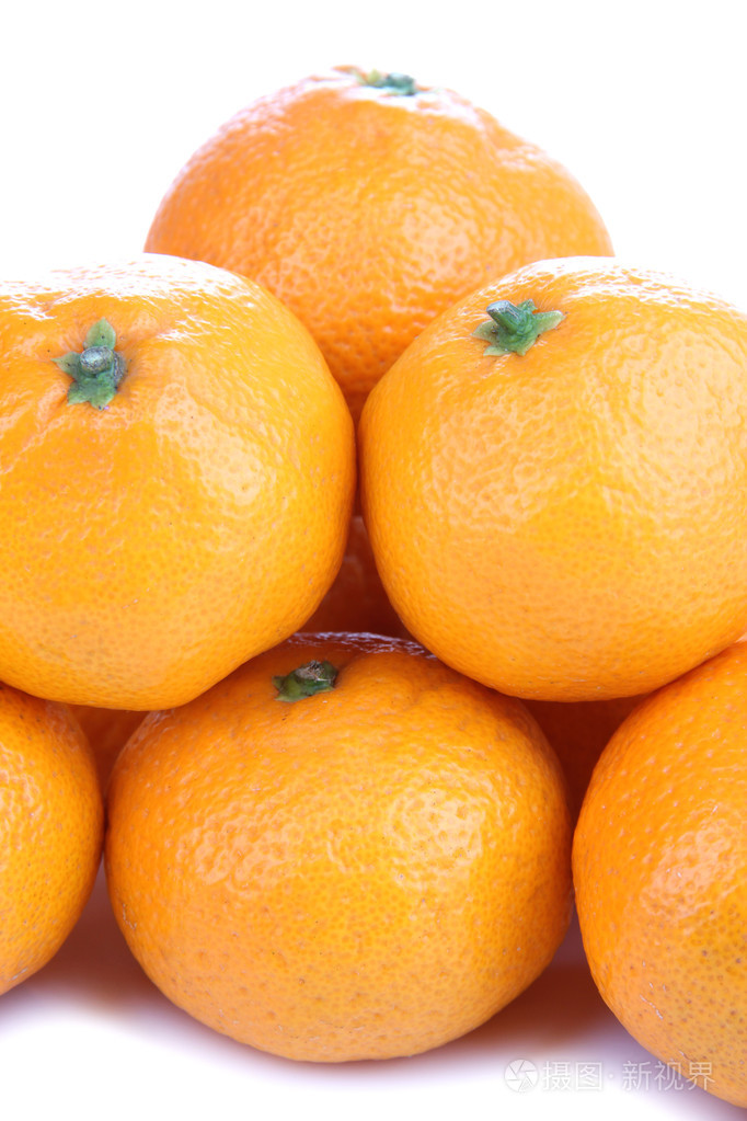 成熟香甜的橘子孤立的白色衬底上