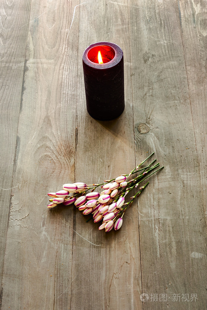 蜡烛与鲜花