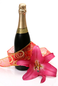 粉红色的花和香槟