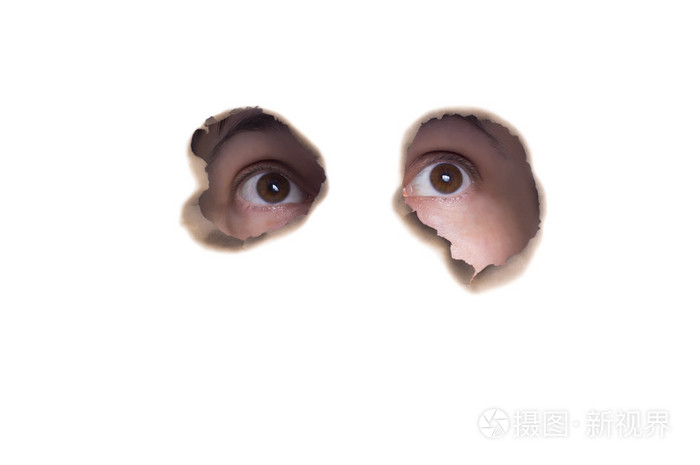眼睛看纸的洞