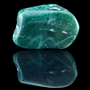 翡翠的矿物石照片