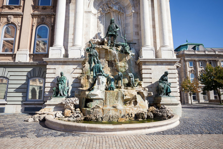马蒂亚斯在布达城堡的皇家宫殿里的喷泉