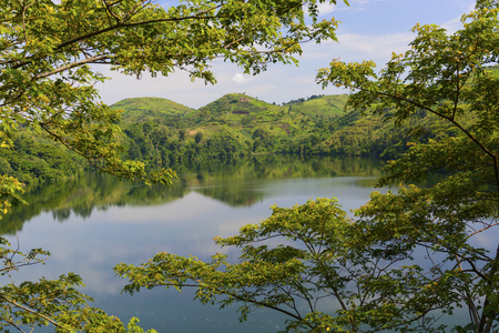 火山湖非洲图片