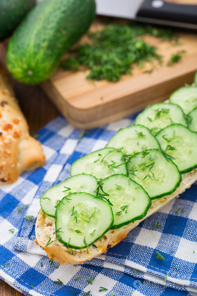 新鲜蔬菜三明治