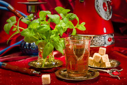 传统的阿拉伯文薄荷茶