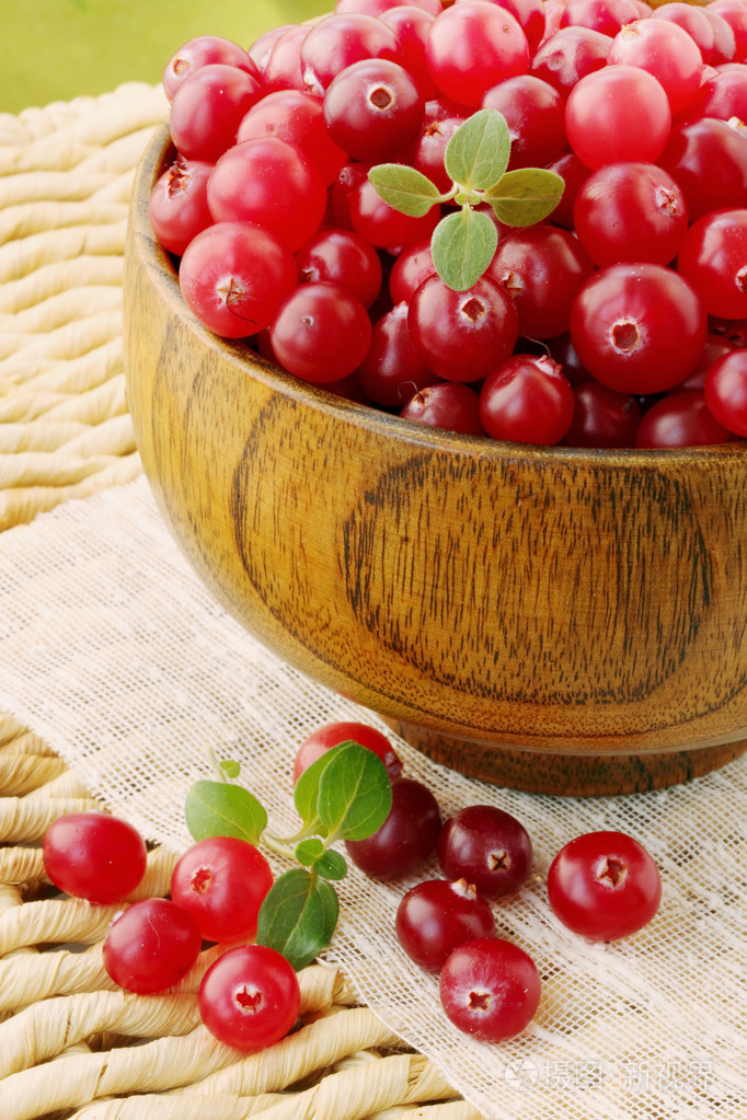 在一碗新鲜的蔓越橘